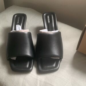 Vince Ceil Bllack Leather Slides Sz 9 1/2